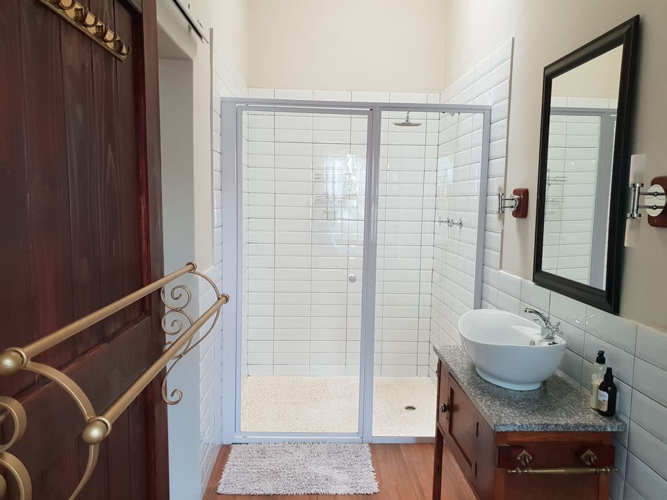 Twin Room | Bathroom | Towels