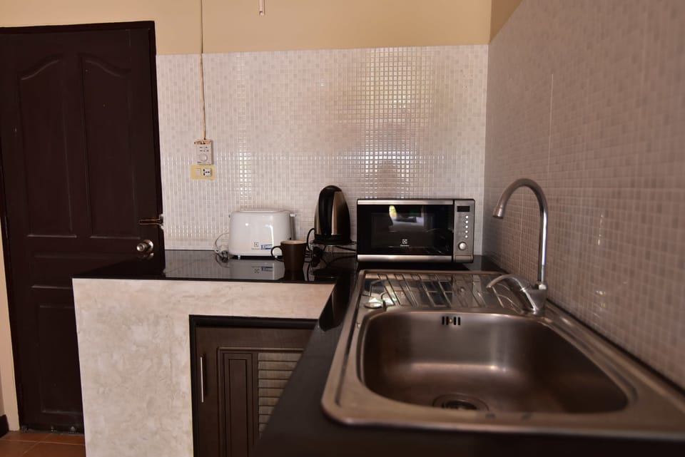 Comfort Studio | Private kitchenette | Fridge, microwave, electric kettle, cookware/dishes/utensils