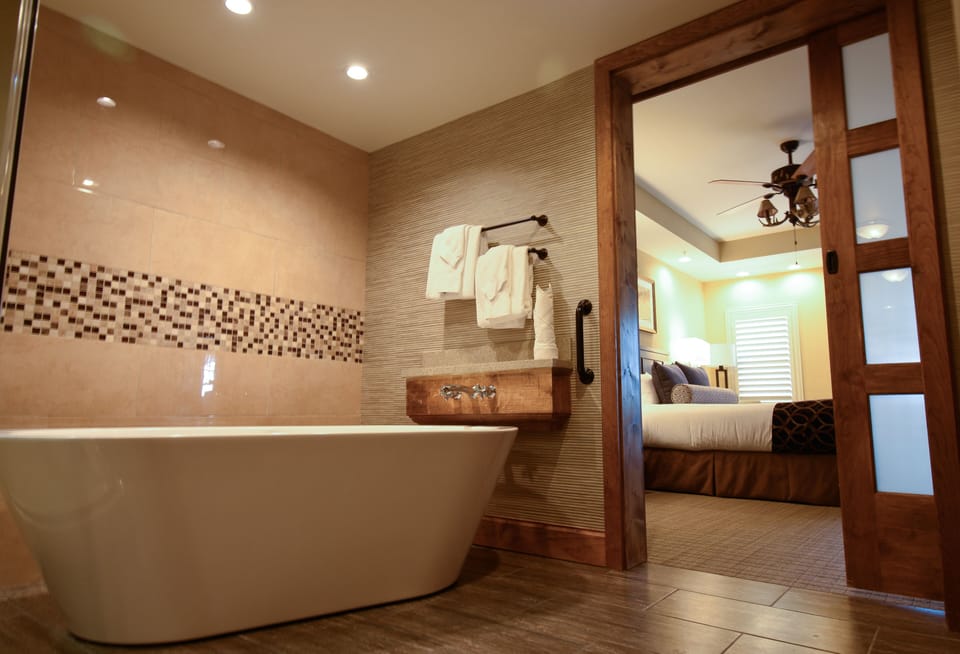 Deep soaking bathtub
