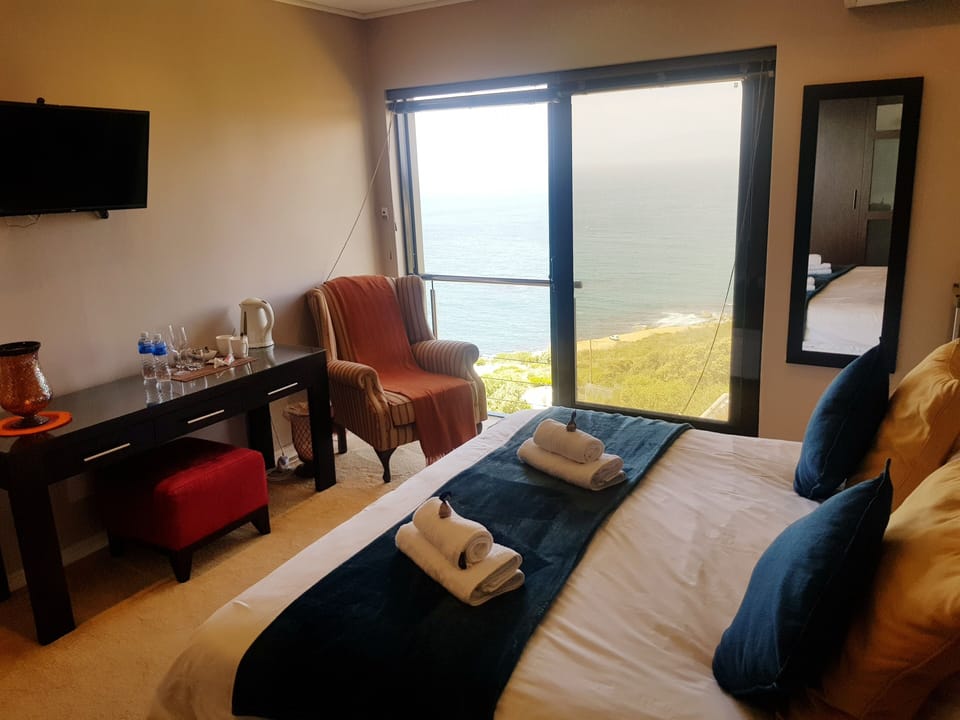 Superior Suite, 1 Queen Bed, Ocean View, Sea Facing | Minibar, in-room safe, bed sheets