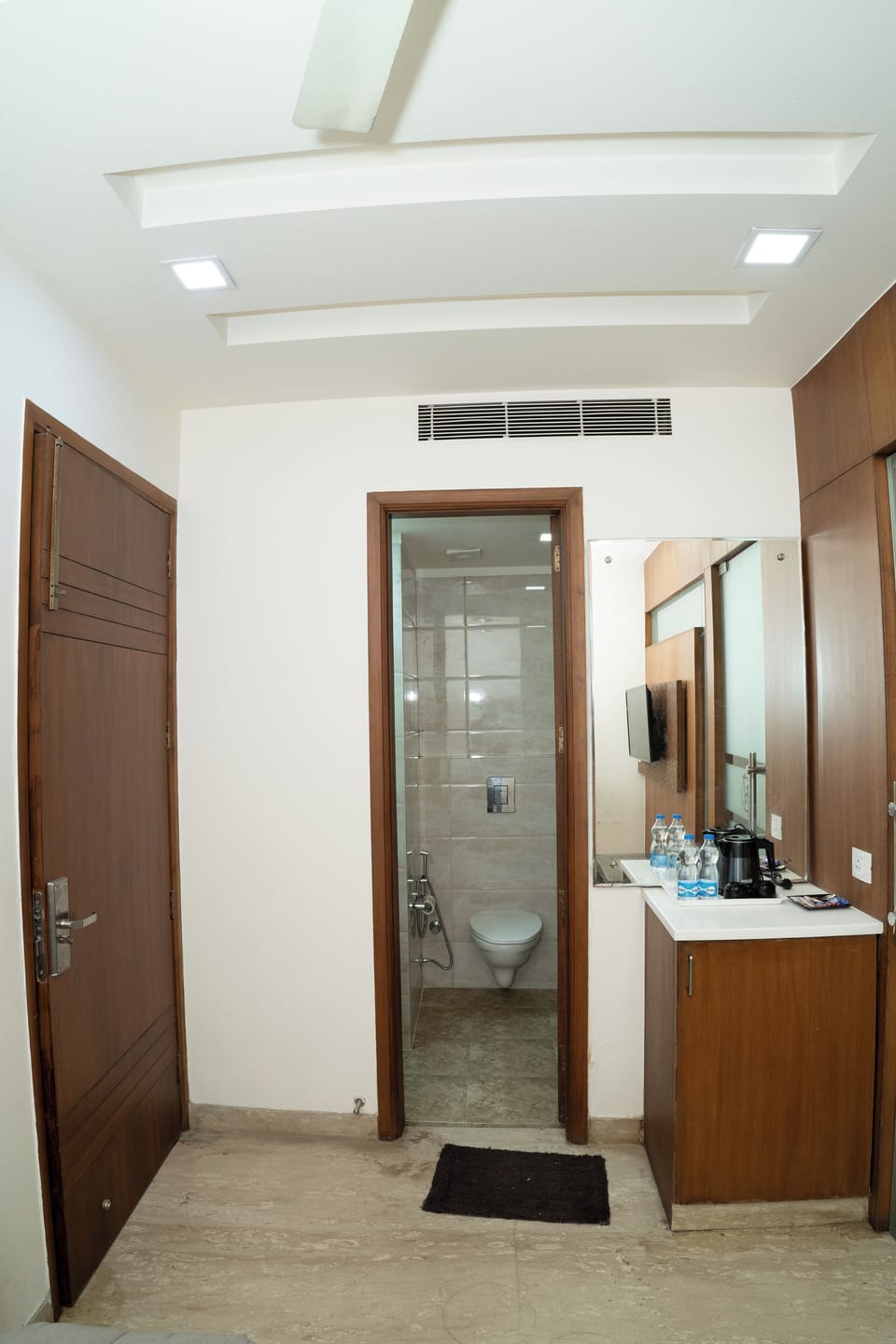 Superior suite room | Minibar, desk, blackout drapes, soundproofing