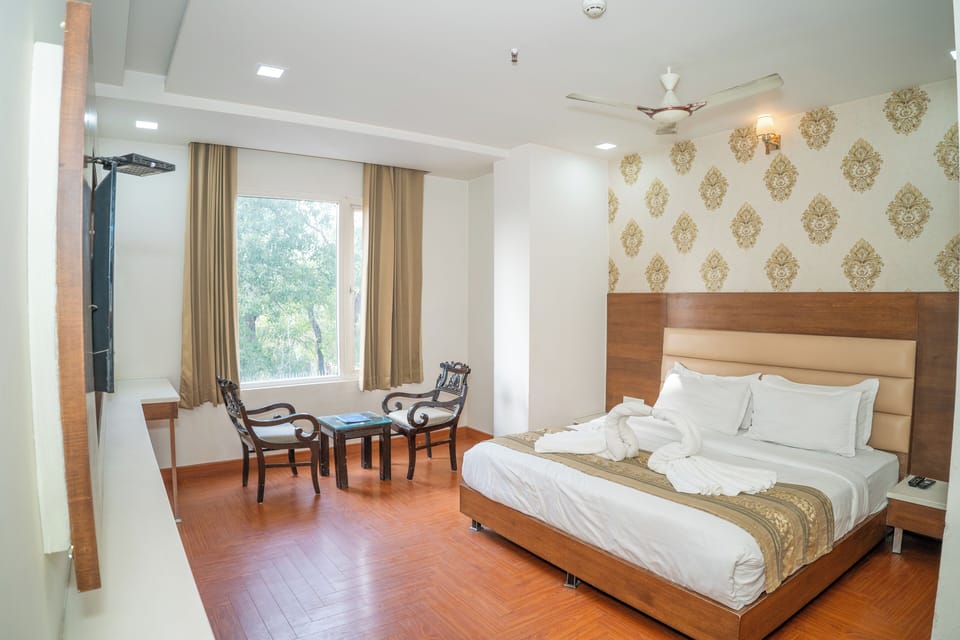 Deluxe Double Room, 1 Double Bed, City View | Minibar, desk, blackout drapes, soundproofing