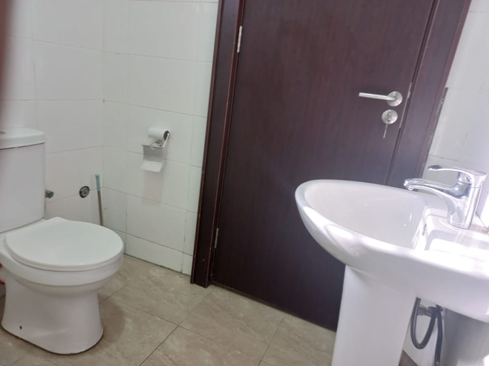 Shower, free toiletries, slippers, towels