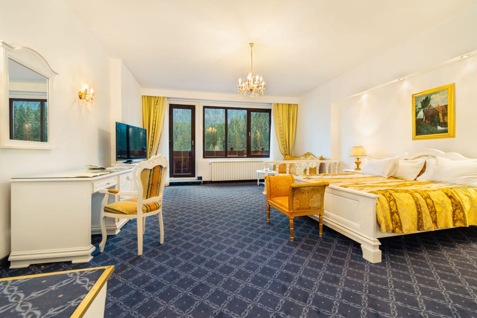 Superior Room, 1 Queen Bed, Balcony | Minibar, in-room safe, desk, blackout drapes