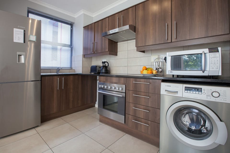 Apartment (1 Bedroom) | Private kitchen | Full-size fridge, microwave, oven, stovetop