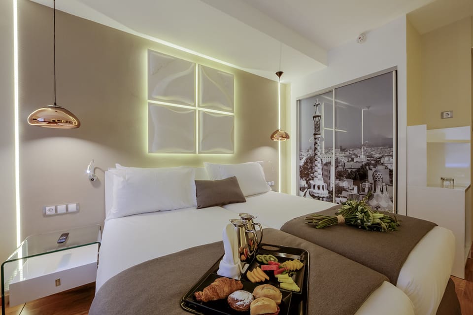 6 bedrooms, minibar, in-room safe, desk