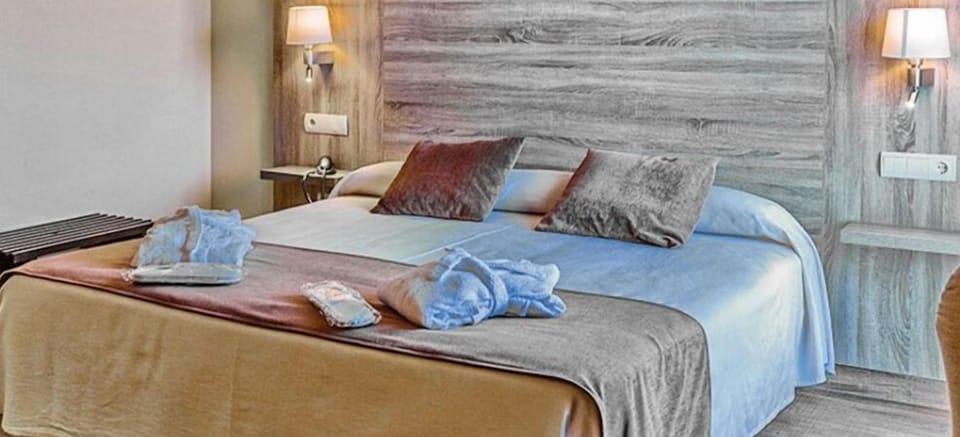 In-room safe, free WiFi, bed sheets