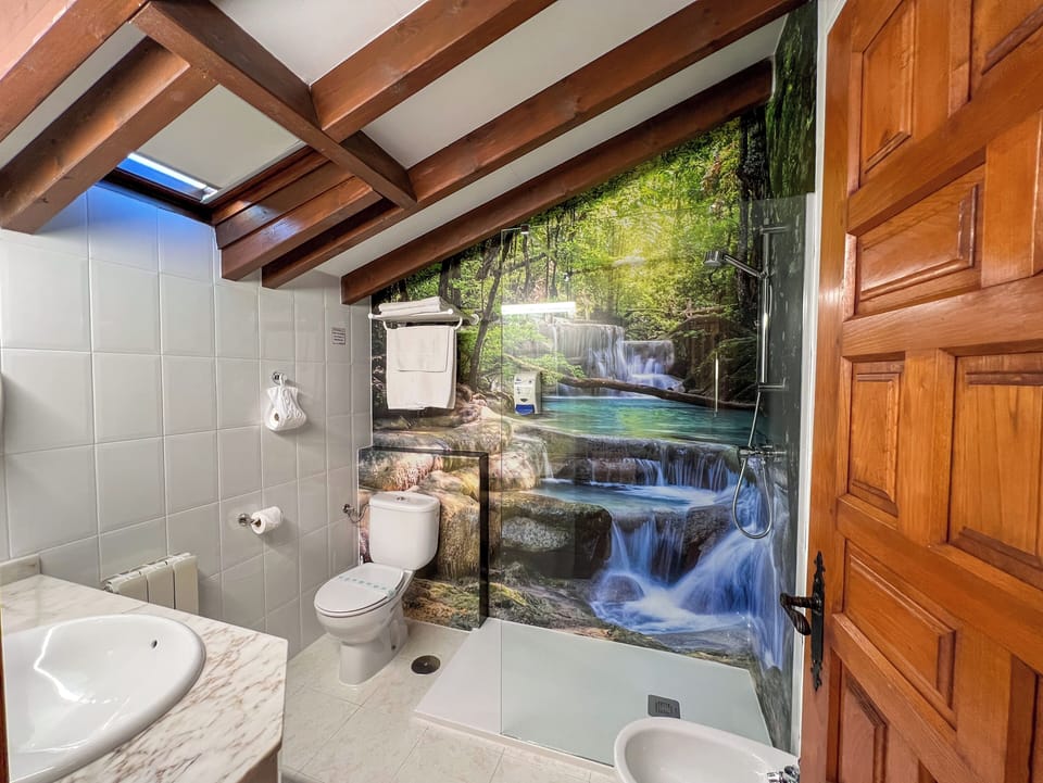 Double Room | Bathroom | Deep soaking tub, free toiletries, hair dryer, towels