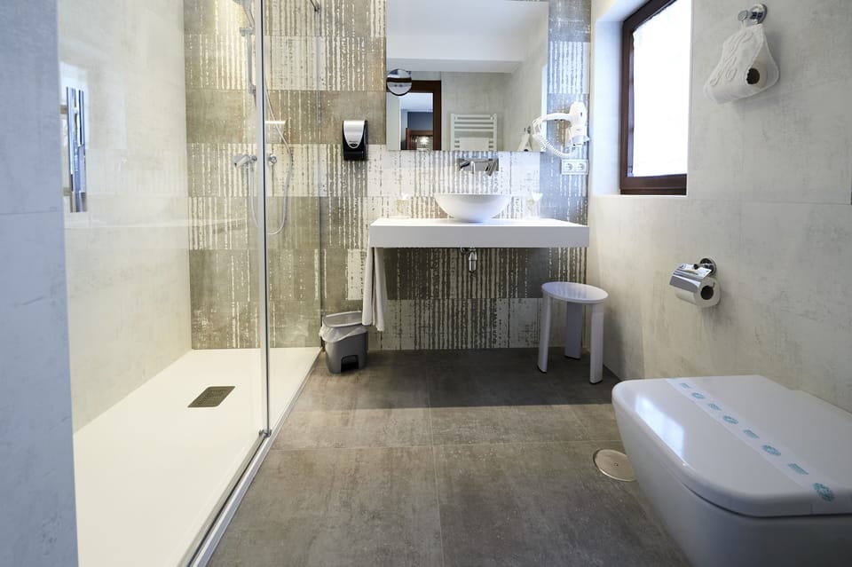 Deep soaking tub, free toiletries, hair dryer, towels