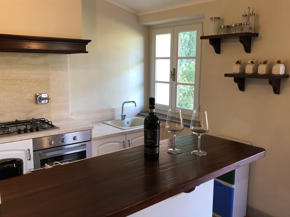 Apartment, 2 Bedrooms, 2 Bathrooms (Appartamento 8) | Private kitchenette | Fridge, oven, stovetop, coffee/tea maker