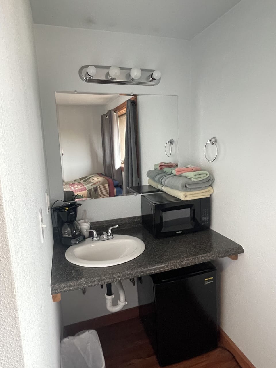 Standard Room, 1 Double Bed, Non Smoking (Single Room) | Blackout drapes, free WiFi, bed sheets