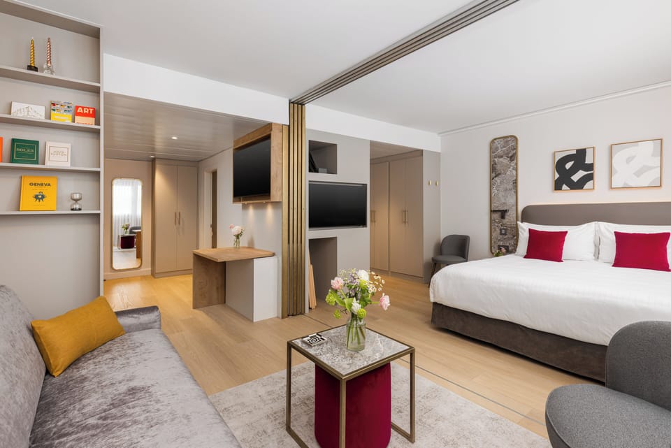 Elite Apartment, 1 Bedroom | Minibar, in-room safe, desk, blackout drapes
