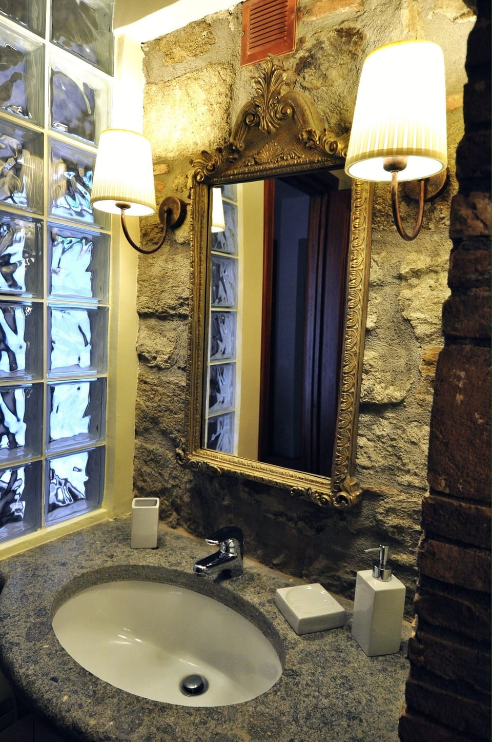 Romantic Double Room, 1 Queen Bed, Private Bathroom, Garden View | Bathroom | Shower, hair dryer, bidet, towels