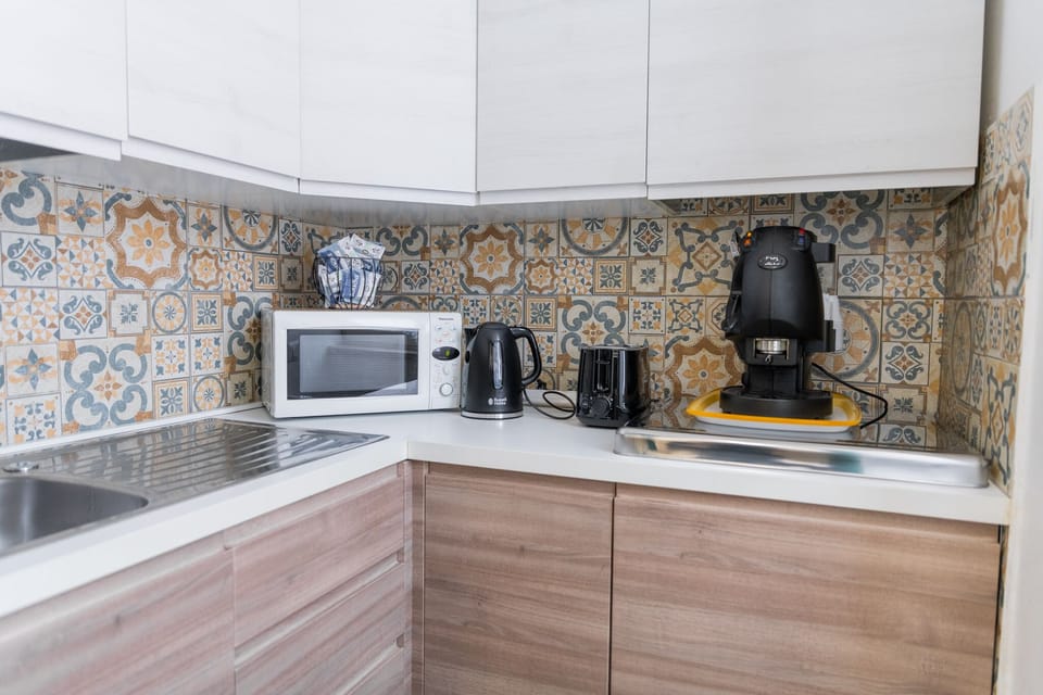 Coffee/tea maker, electric kettle