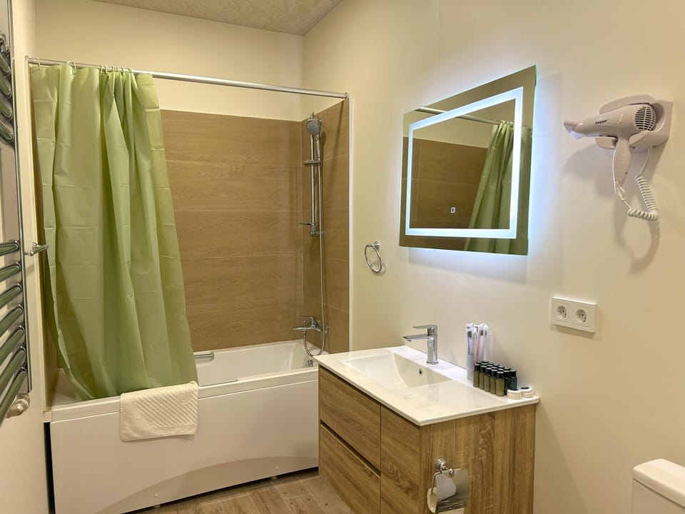 Grand Room, Multiple Beds, Balcony, River View | Bathroom | Combined shower/tub, free toiletries, hair dryer, slippers