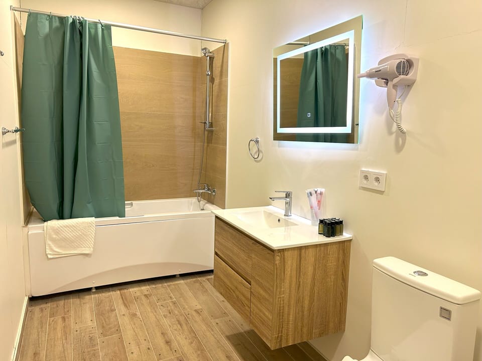 Comfort Room, 2 Queen Beds, Balcony, River View | Bathroom | Combined shower/tub, free toiletries, hair dryer, slippers