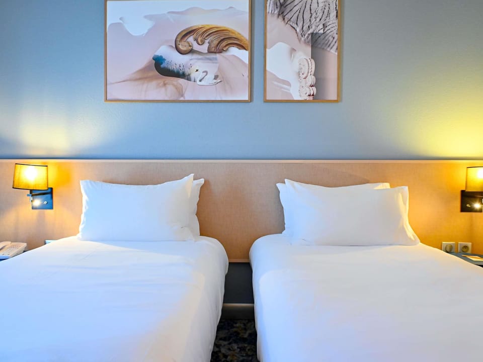 Classic Room, 1 Double Bed | Premium bedding, in-room safe, desk, blackout drapes