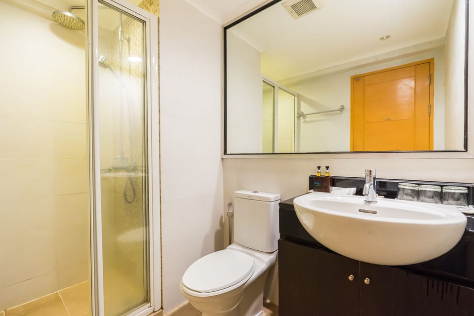 Superior Triple Bedroom | Bathroom shower