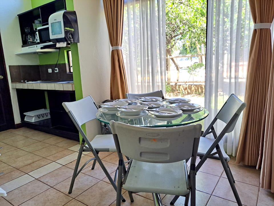 Standard Villa | Dining room