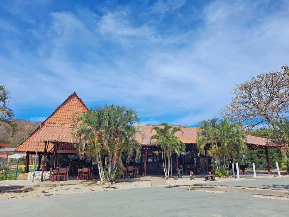 2 restaurants; breakfast, lunch, and dinner served