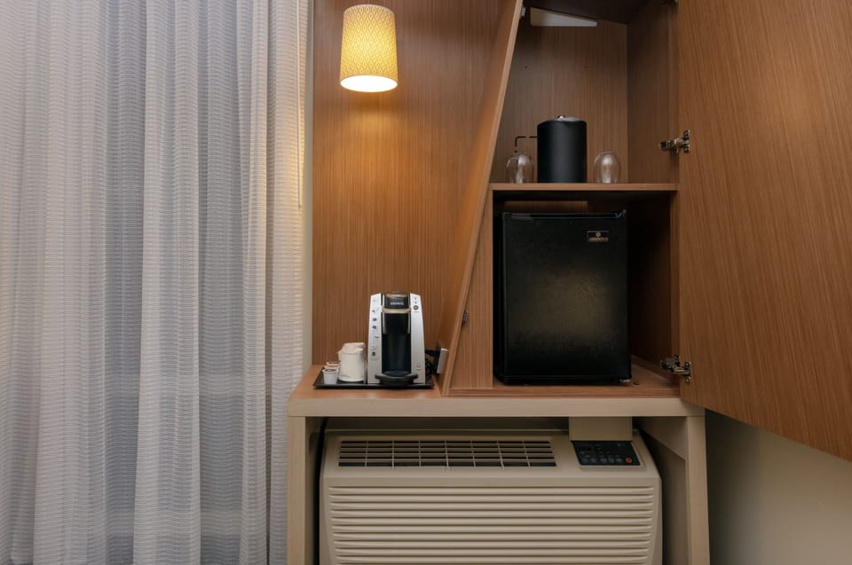 1 bedroom, in-room safe, desk, iron/ironing board