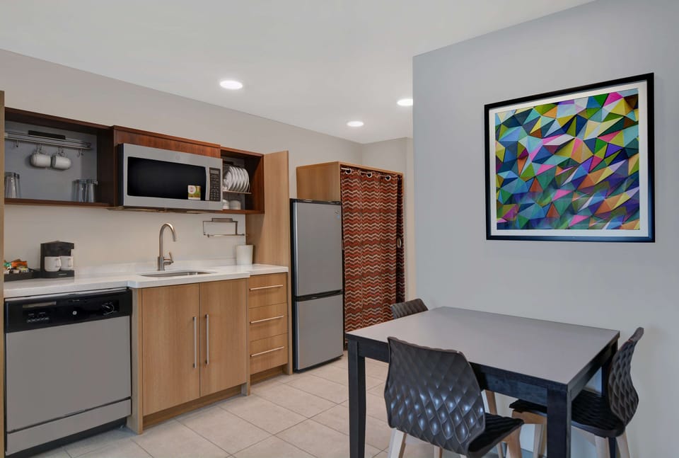 Coffee/tea maker, fridge, microwave, dishwasher