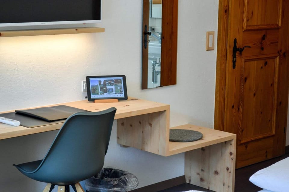 In-room safe, desk, WiFi (free), bed sheets