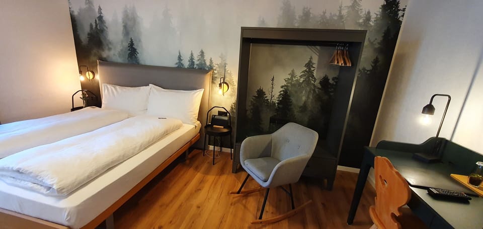 Standard Room | In-room safe, desk, free WiFi, bed sheets