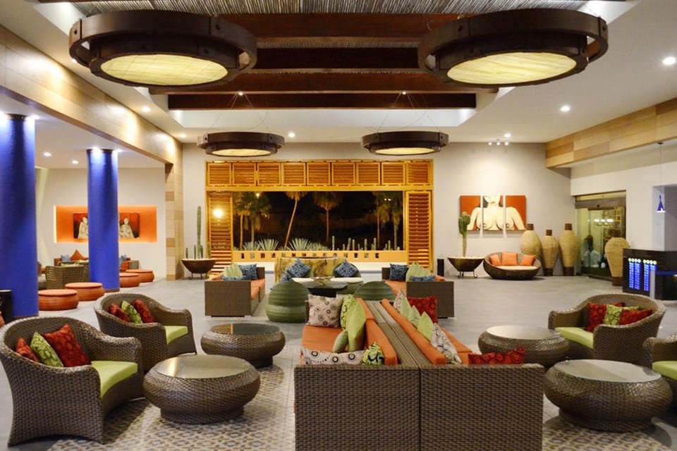 3 bars/lounges, poolside bar