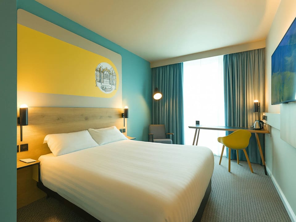 Double Room | Desk, laptop workspace, blackout drapes, free WiFi