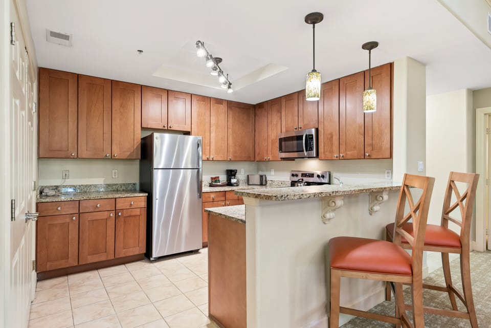 Condo, 3 Bedrooms | Private kitchen | Coffee/tea maker, fridge, microwave, oven