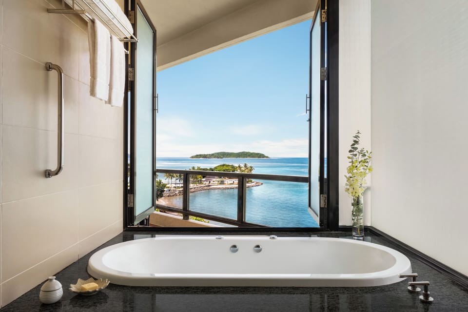 Kinabalu Deluxe Seaview Suite (King) | Bathroom | Separate tub and shower, free toiletries, hair dryer, bathrobes