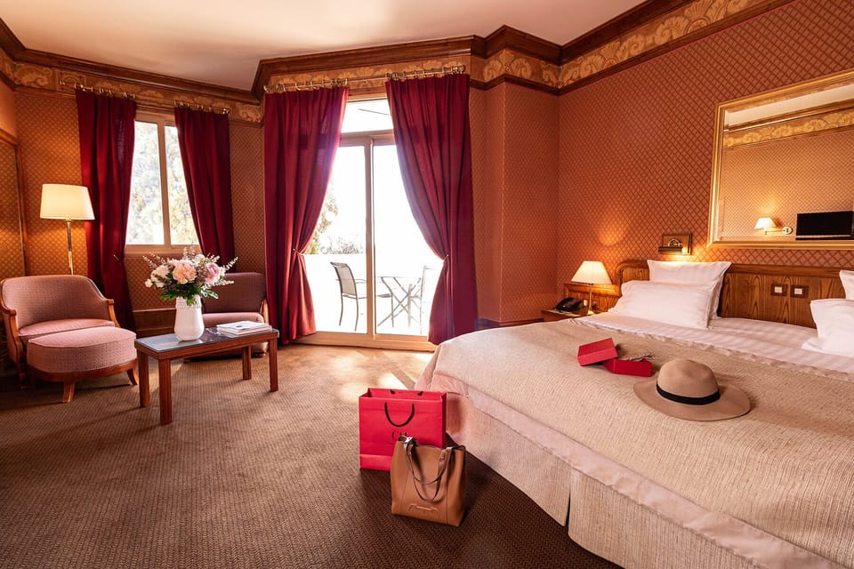Deluxe Double Room, 1 King Bed | Minibar, in-room safe, blackout drapes, soundproofing