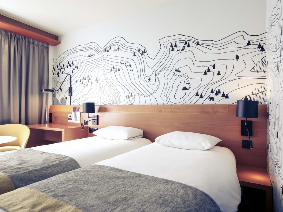 Standard Room, 2 Twin Beds | In-room safe, desk, blackout drapes, soundproofing