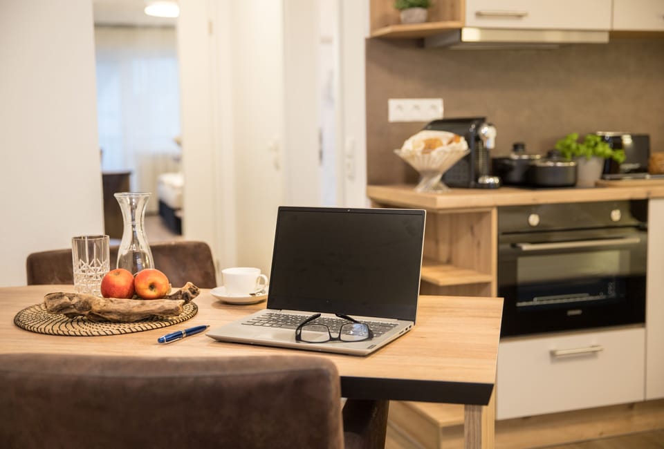 Comfort Studio | In-room dining
