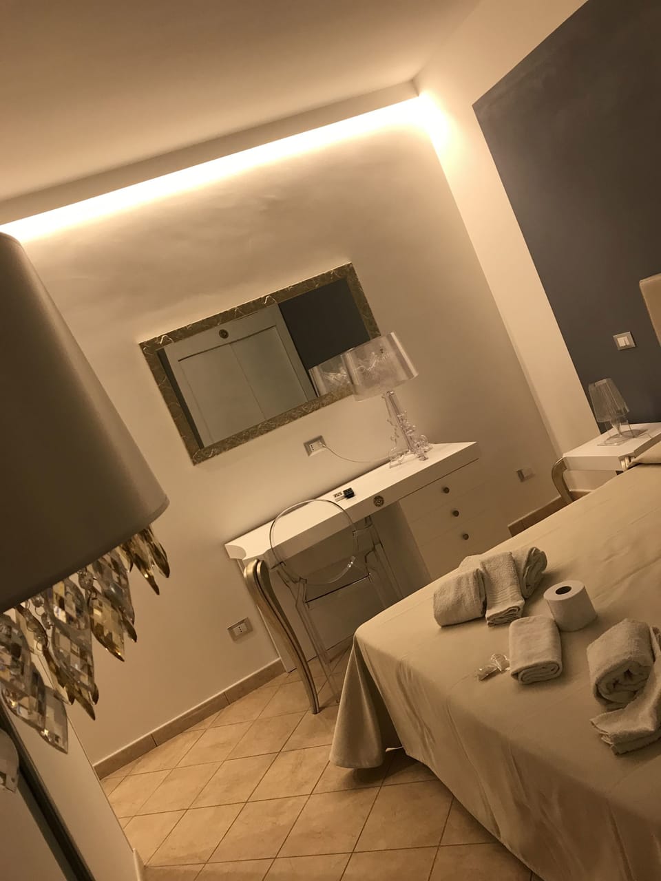 Classic Double Room | Minibar, in-room safe, desk, free WiFi
