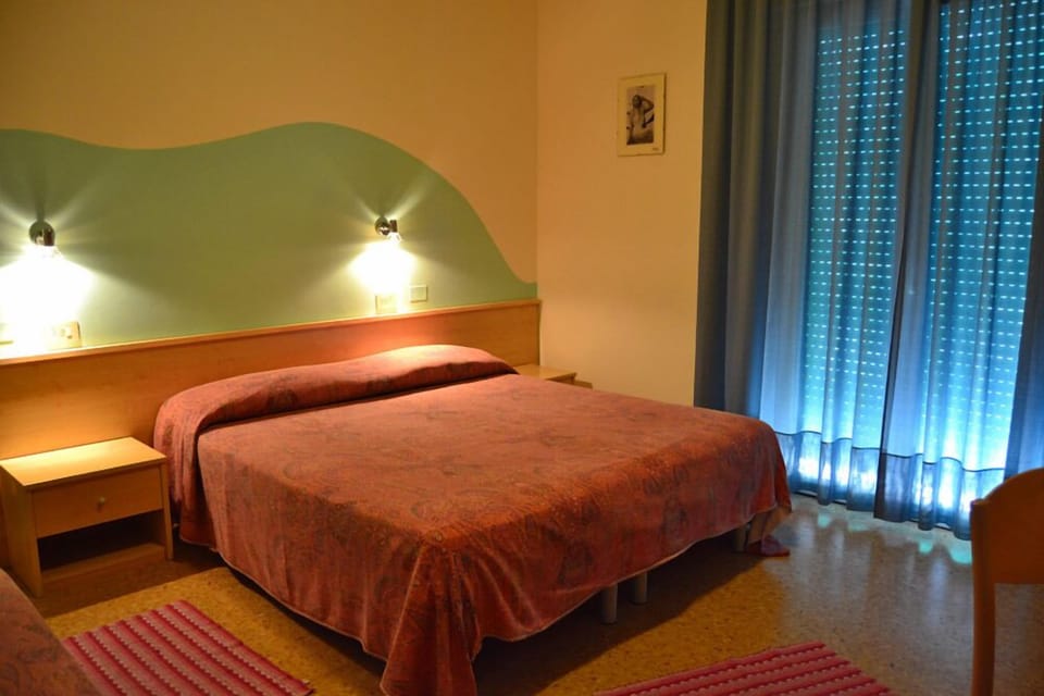 Double Room | In-room safe, free WiFi
