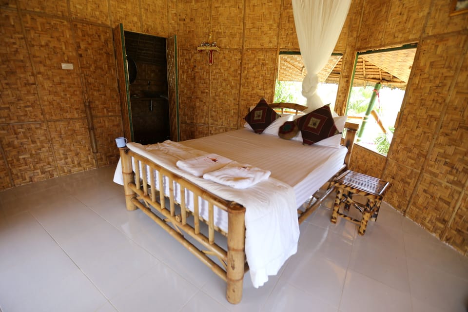 Comfort Bungalow, 1 Queen Bed, Terrace, Lakeside | Room amenity
