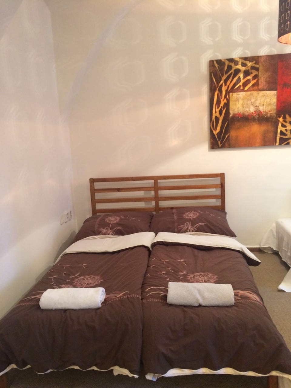 City Apartment, Kitchen, Courtyard Area | WiFi (free), bed sheets