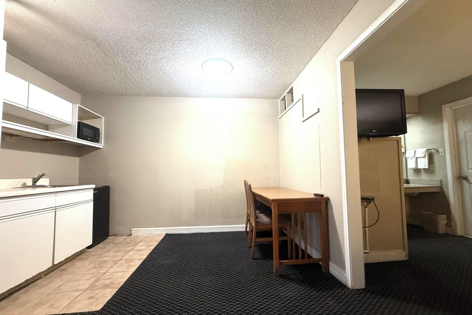 Desk, free WiFi, bed sheets