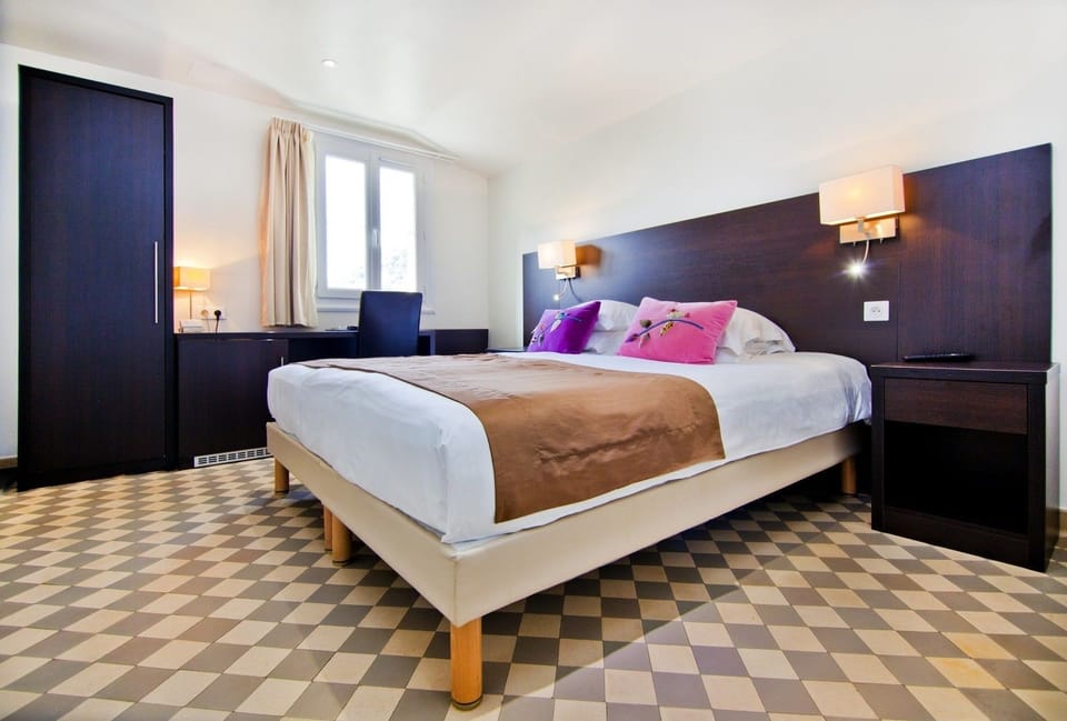 Basic Double Room | Desk, WiFi (free), bed sheets