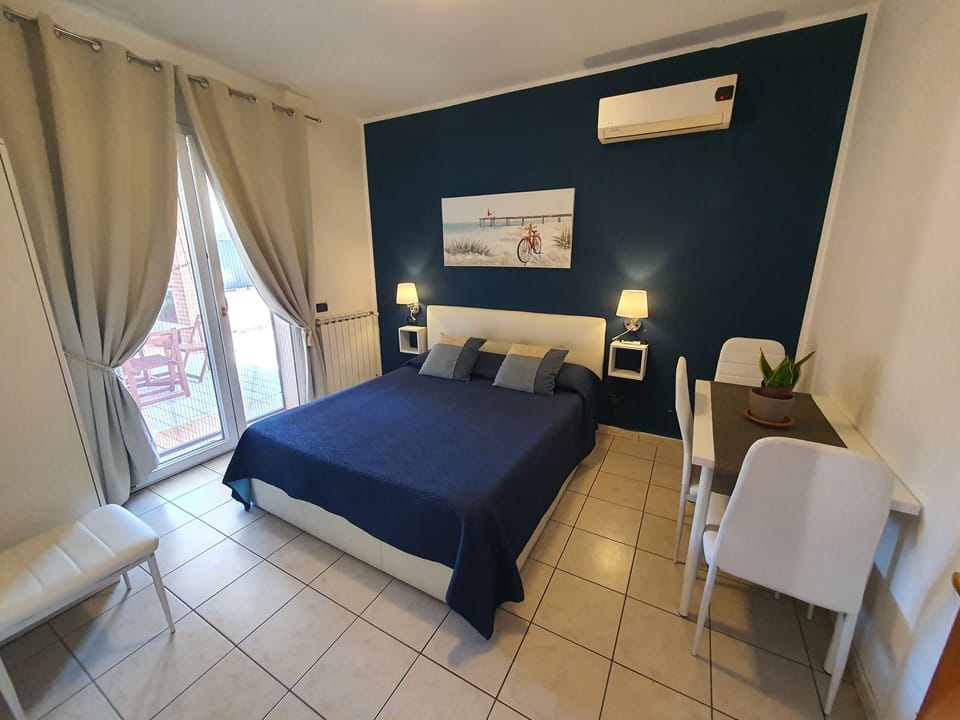 Deluxe Quadruple Room | Blackout drapes, iron/ironing board, free WiFi, bed sheets