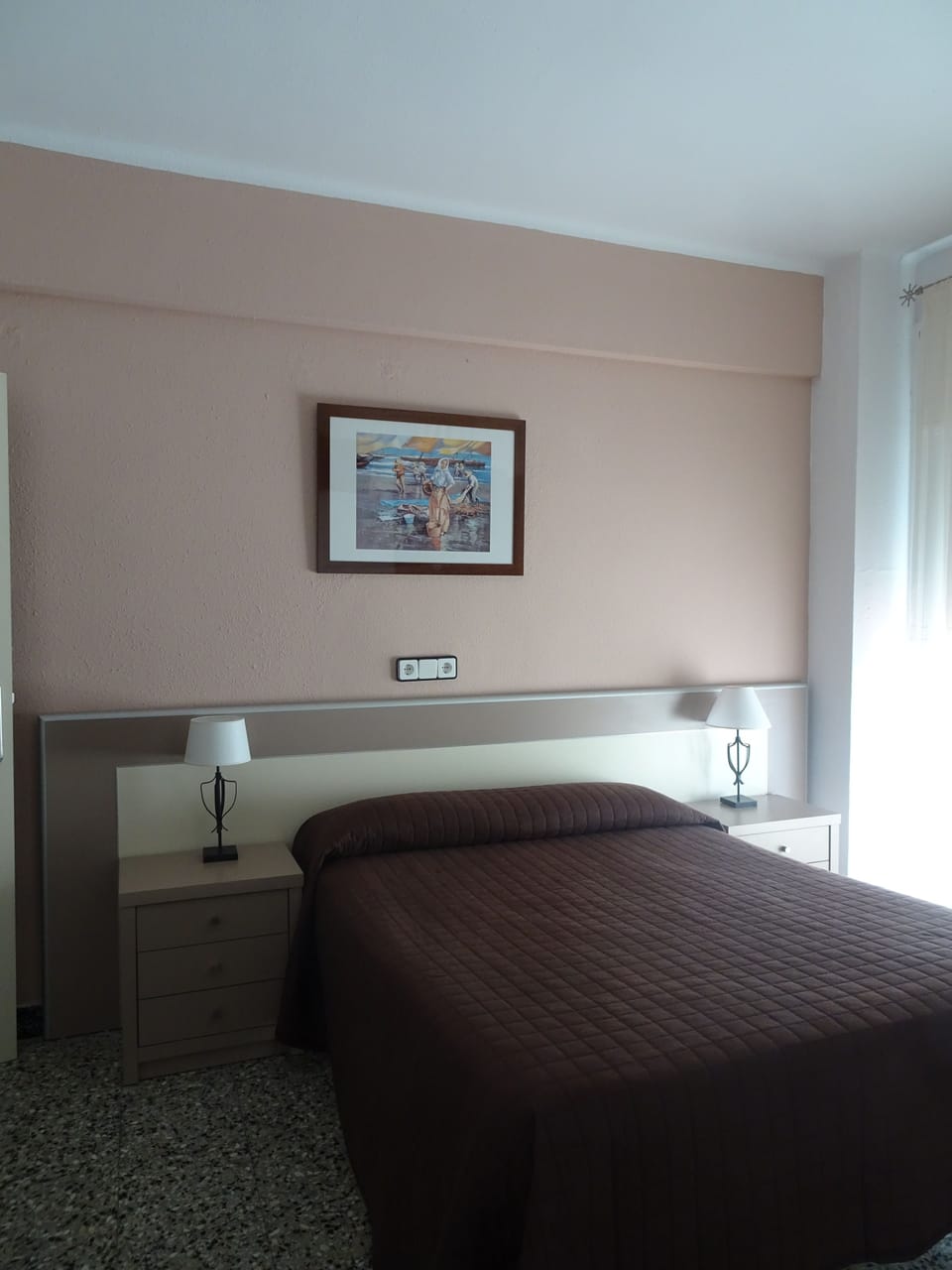 Double or Twin Room | Desk, soundproofing, WiFi (free), bed sheets
