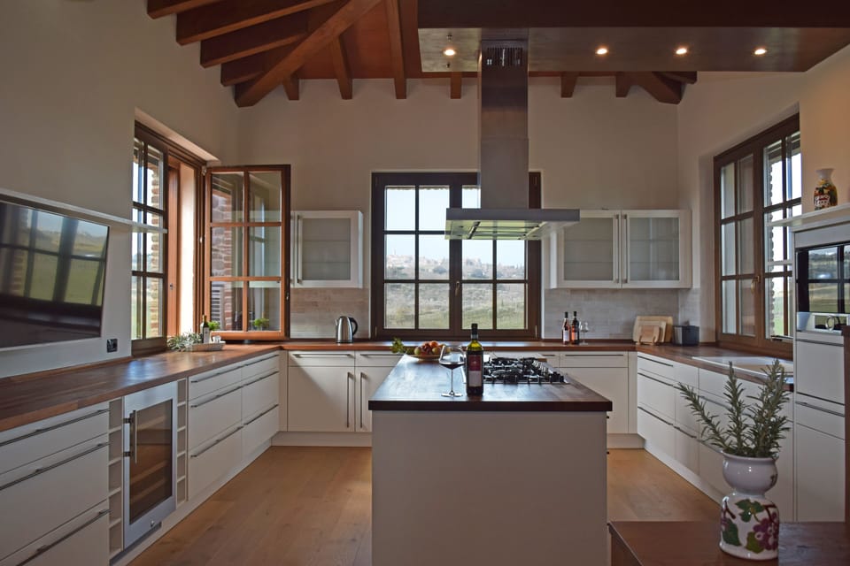 Executive Suite, 2 Bedrooms (Suite Panorama) | Private kitchen | Fridge, microwave, oven, stovetop