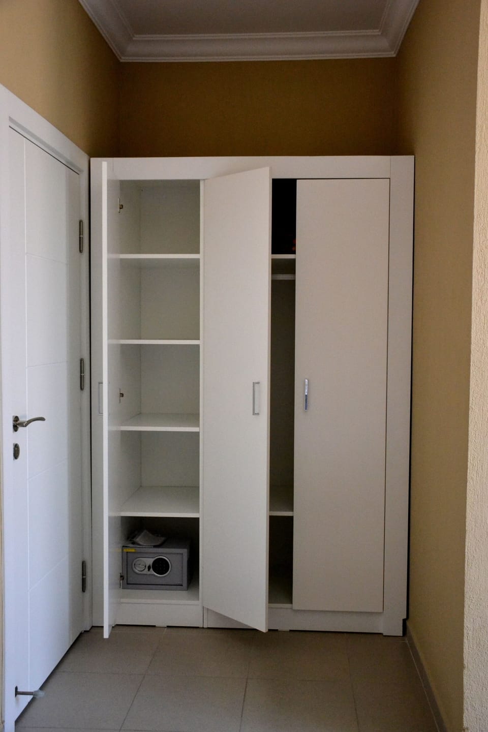 Double or Twin Room | In-room safe, desk, soundproofing, iron/ironing board (on request)