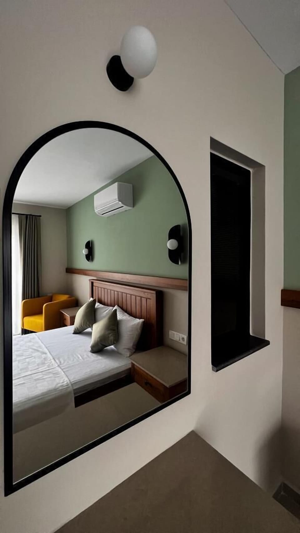 Deluxe Double Room | In-room safe, desk, soundproofing, iron/ironing board (on request)