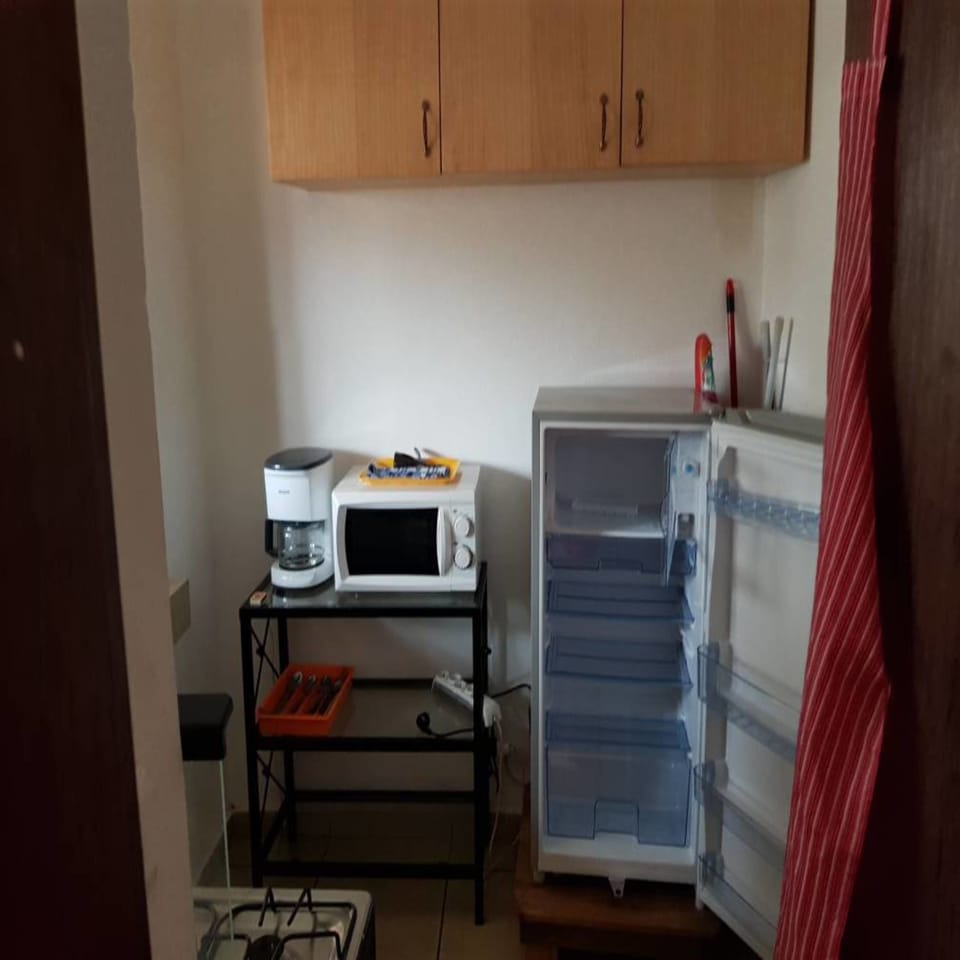 Apartment, 1 Bedroom | Private kitchenette | Coffee/tea maker, fridge, microwave, oven