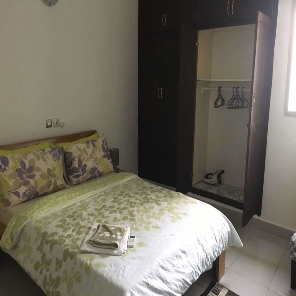1 bedroom, premium bedding, iron/ironing board, WiFi (free)