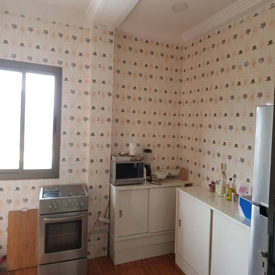 Apartment, 1 Bedroom | Private kitchen | Full-size fridge, microwave, oven, stovetop
