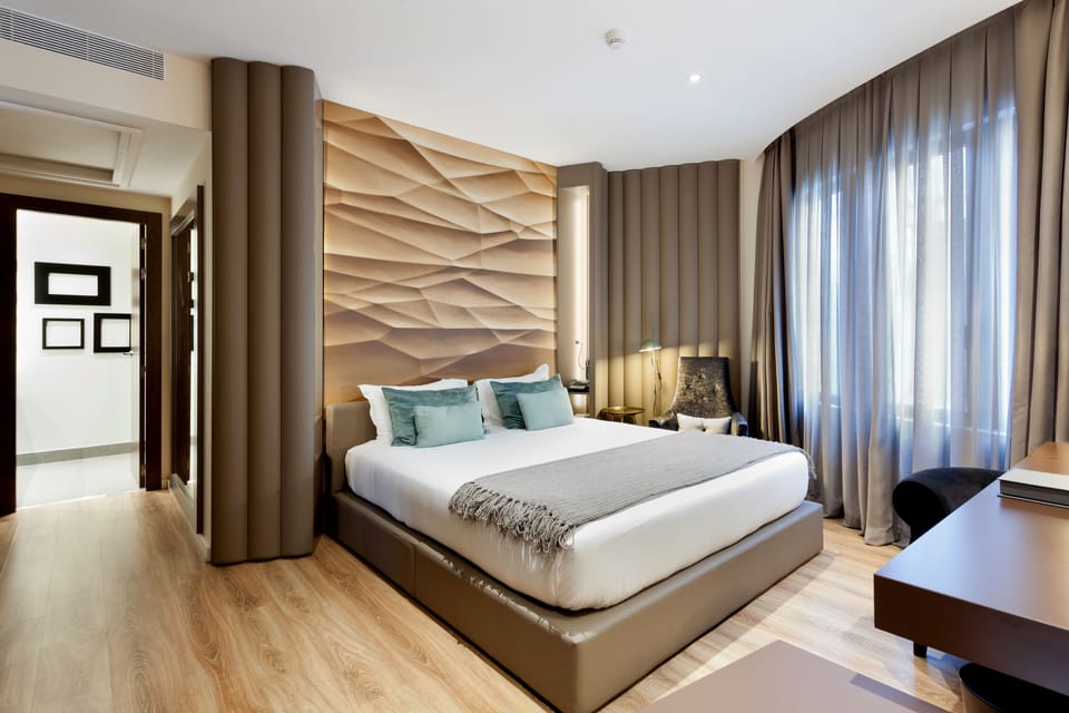 Minibar, in-room safe, soundproofing, iron/ironing board